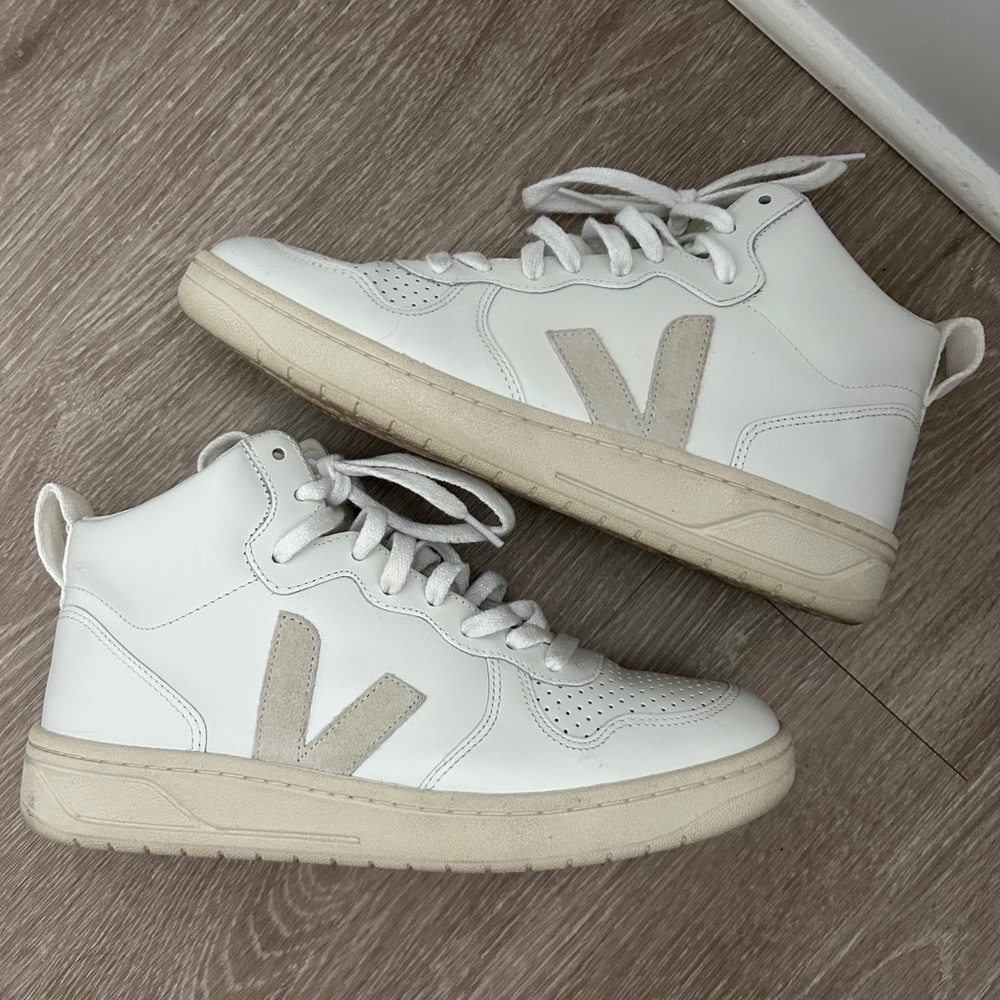 V15 Mixed Leather Mid-Top Sneakers Size 9B